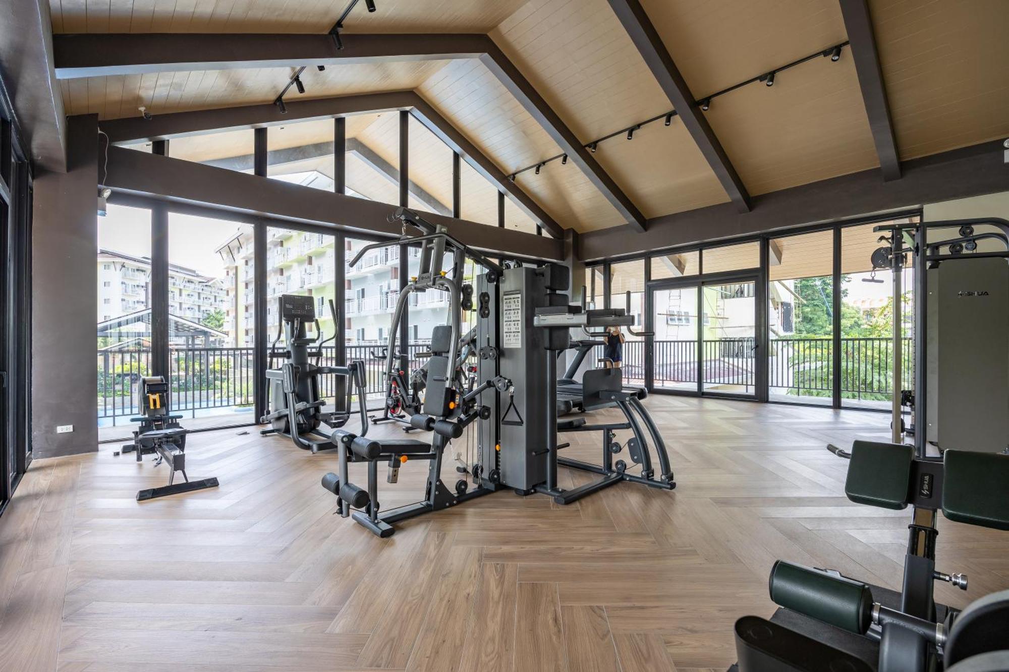 732 Express Condotel, 3 Minutes To Airport, With Gym & Pool Fast Wi-Fi, Free Netflix Lapu-Lapu City Bagian luar foto